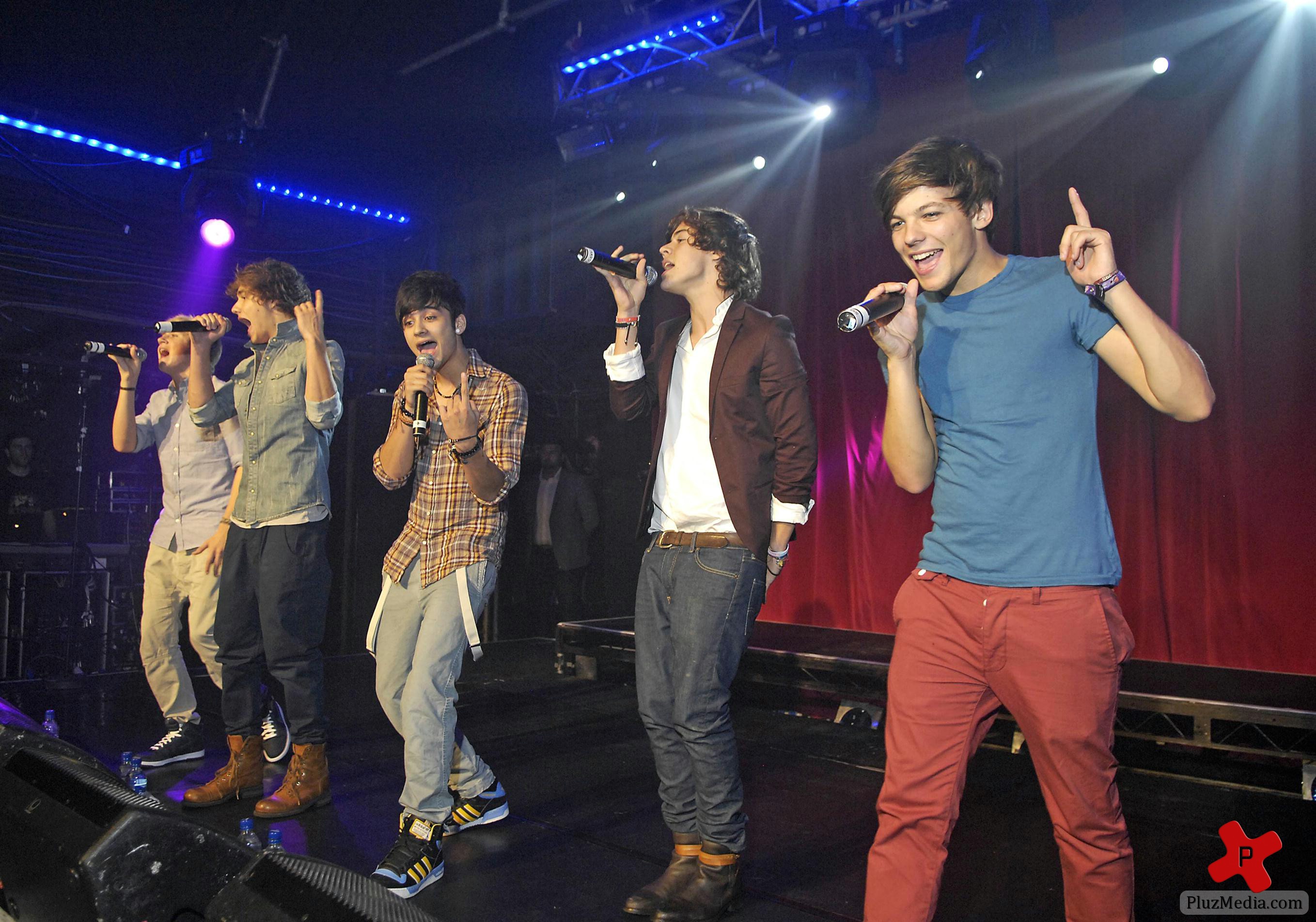 One Direction perform live at G-A-Y nightclub photos | Picture 80757